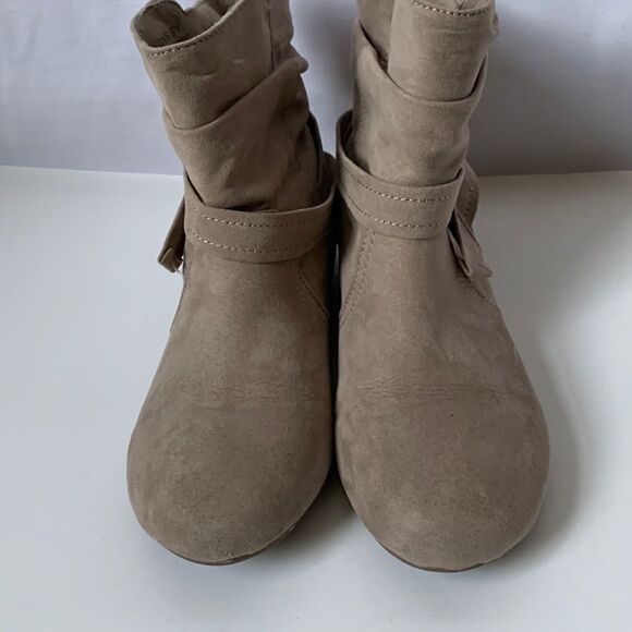 Flat Tan Slip into Ankle Boots - Picture 4 of 15